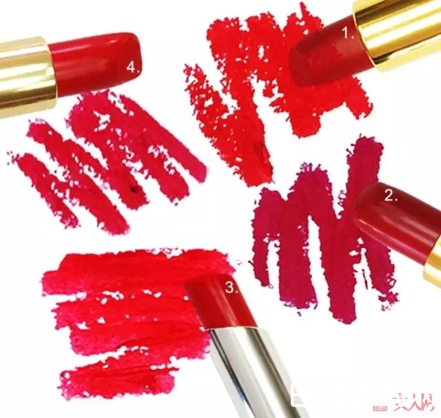 大红系口红与衣服_相得益彰，衣服颜色与口红色系的完美组合法