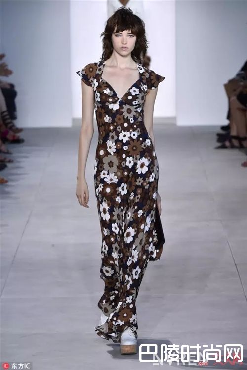 秀场引领的穿衣趋势_春风十里 不如将一缕繁花穿在身的你！