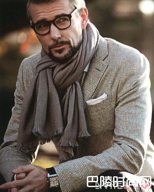 男士围巾怎么搭配西装_男士哪4种配件穿出好品味？让你绅士品格尽显