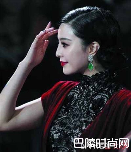 珠宝如何与服装搭配_珠宝如何正确佩戴 怎样才能让珠宝更好的衬托出最美你