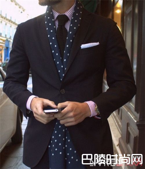 男士围巾怎么搭配西装_男士哪4种配件穿出好品味？让你绅士品格尽显