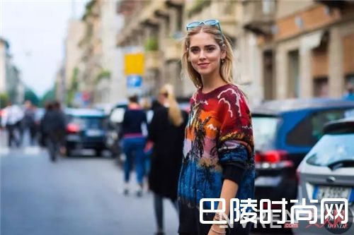 彩框墨镜如何搭配_时髦的墨镜每年都有两三款 我只买适合的那一个