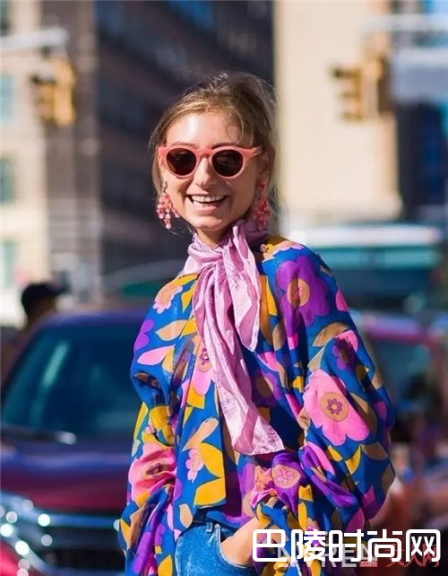 彩框墨镜如何搭配_时髦的墨镜每年都有两三款 我只买适合的那一个