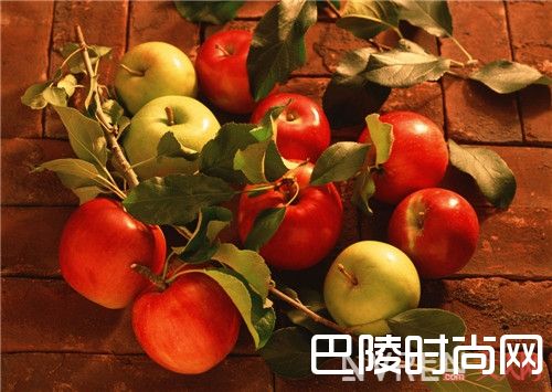 吃香蕉能有减肥的功效吗_脸大很显胖！哪10种食物能消除水肿让小脸瘦出来