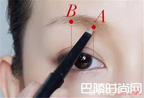 日系眉妆有什么小技巧_如何画出一款美美的日系妆？让你成为最引人的焦点