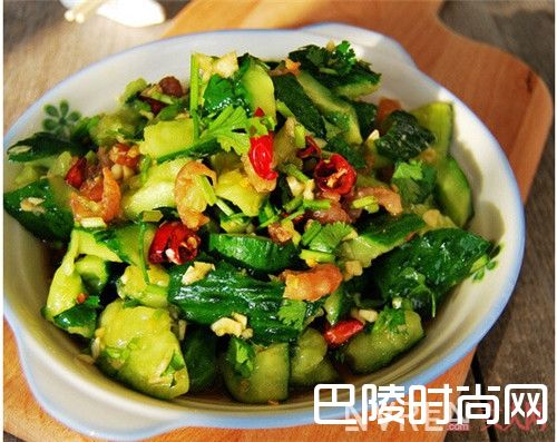 黄瓜具有减肥的功效吗_脸大很显胖！哪10种食物能消除水肿让小脸瘦出来