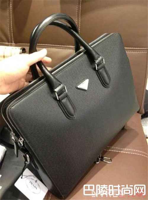 男士休闲包如何选择与鉴别_男朋友的休闲包不仅low质量还差？只能靠你来拯救他的包包了