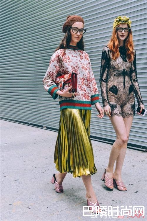 早春百褶裙搭配什么好_新季尖货：开春你的裙子这么穿才漂亮！