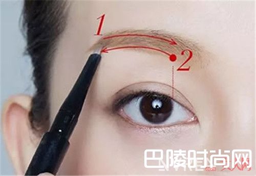 日系眉妆有什么小技巧_如何画出一款美美的日系妆？让你成为最引人的焦点