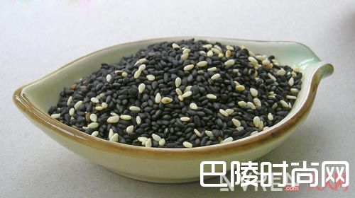 吃香蕉能有减肥的功效吗_脸大很显胖！哪10种食物能消除水肿让小脸瘦出来