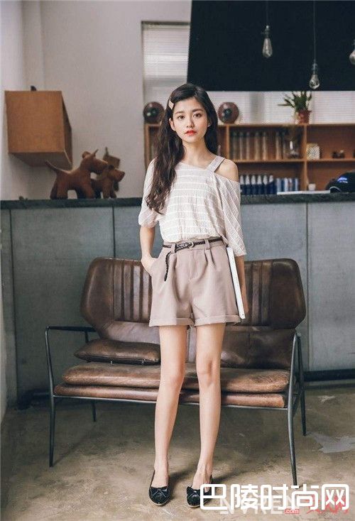 细腰如何搭配腰带_爱美的你还没用上腰带?春季穿衣最让你加分的饰品
