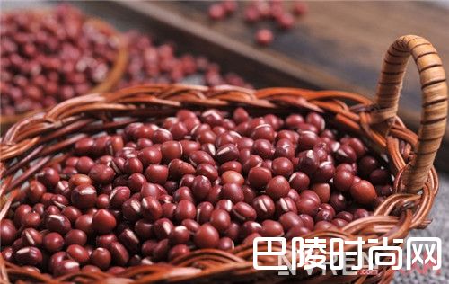红豆对脸部浮肿有改善效果吗_脸大很显胖！哪10种食物能消除水肿让小脸瘦出来