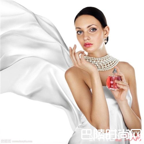 约会时香水喷哪里留香最久_香水有七种基本香型 你知道你是属于哪种类型的吗？