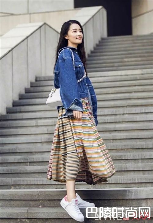 Oversized牛仔外套_今年春天 这4款单品一定要大了才好看!