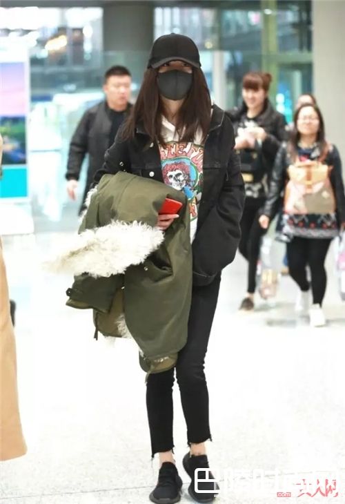 Oversized牛仔外套_今年春天 这4款单品一定要大了才好看!