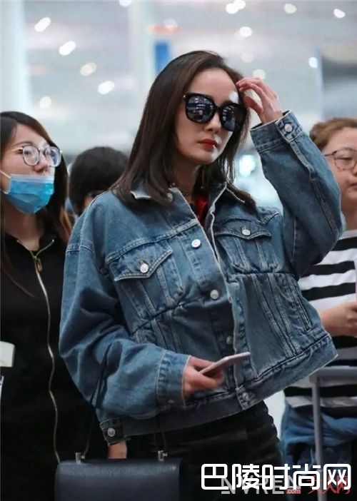 Oversized牛仔外套_今年春天 这4款单品一定要大了才好看!