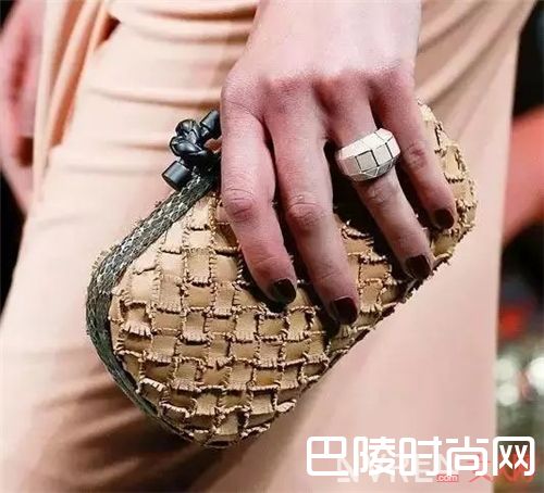 Bottega Veneta与Roger Vivier手包推荐_看完这些超赞的手包 你还觉得它单一可有可无吗？