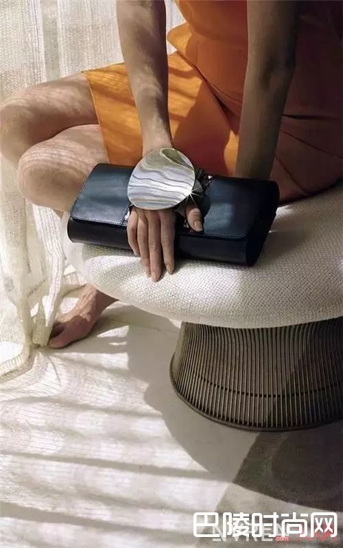 Perrin Paris手包推荐_看完这些超赞的手包 你还觉得它单一可有可无吗？