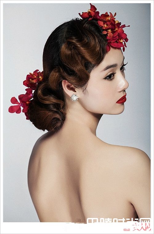 低盘发为何能受新娘欢迎_婚礼变身攻略:哪种女神发型比整容还管用