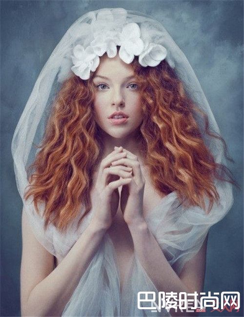 浪漫卷发新娘发型需要注意什么_婚礼变身攻略：哪种女神发型比整容还管用