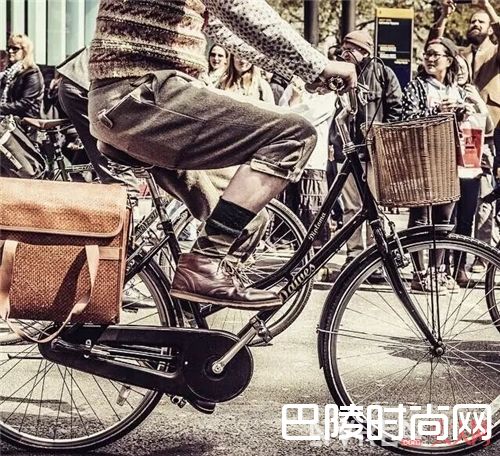 袜子不一定要白的！_入手这些单品和品牌 营造正宗的英国style！