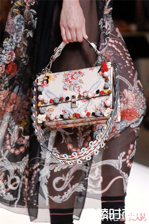 Zara包包推荐_平价好看又实用 这8只新包真的是超赞!