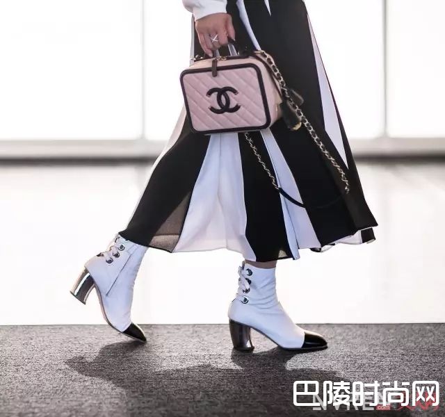 粉色配饰_大爱粉色不装嫩，专属樱花粉的穿搭大法