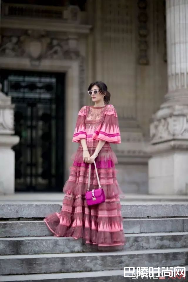 粉色裙子_大爱粉色不装嫩，专属樱花粉的穿搭大法