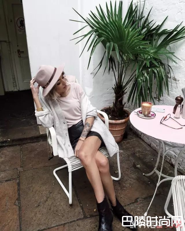 粉色配饰_大爱粉色不装嫩，专属樱花粉的穿搭大法