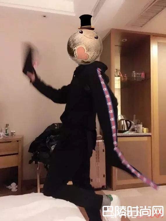 Vetements长袖卫衣_那些让直男看不懂的8大最新流行潮品