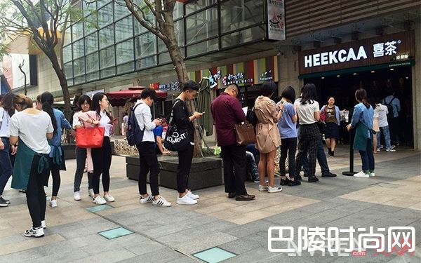 网红食品化妆品_你以为只有食品有网红？揭秘网红化妆品流程