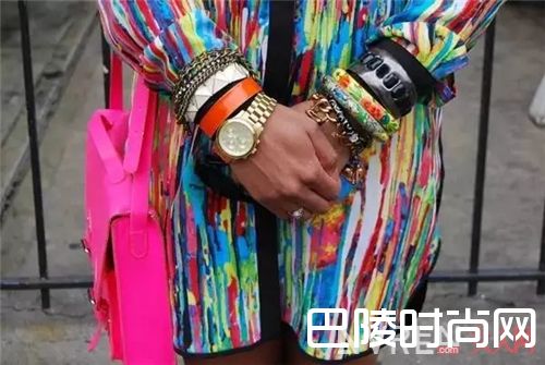 别让配饰喧宾夺主_学会这些配饰的搭配 你也可以很fashion