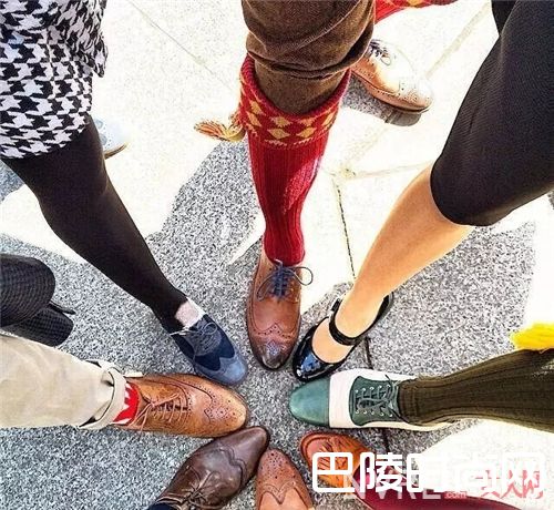 袜子不一定要白的！_入手这些单品和品牌 营造正宗的英国style！