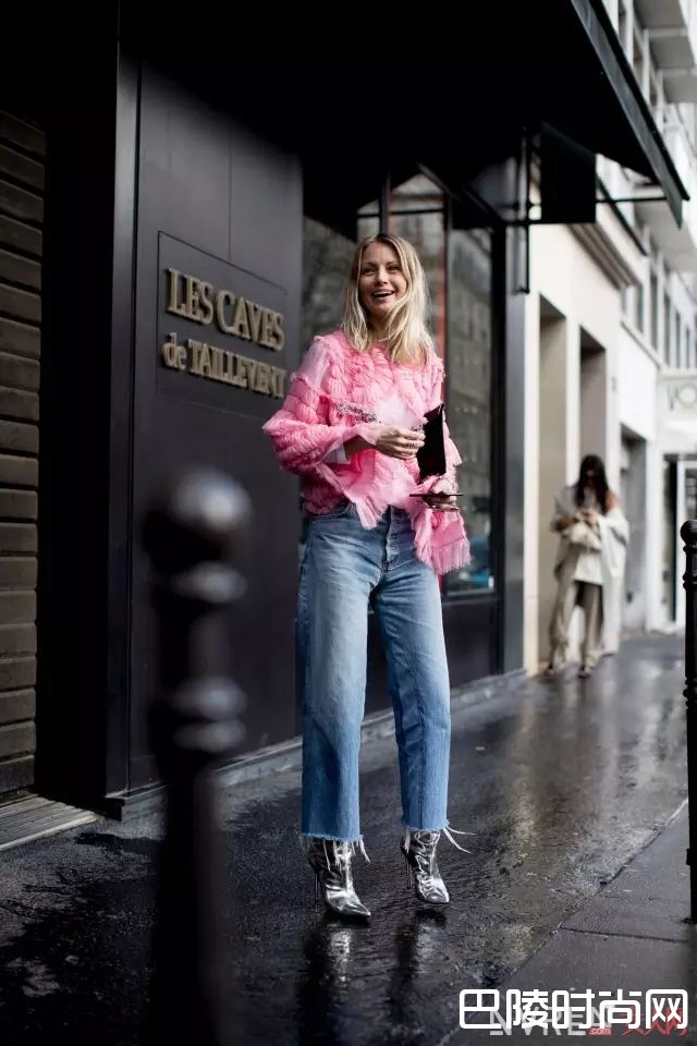 粉色配色_大爱粉色不装嫩，专属樱花粉的穿搭大法