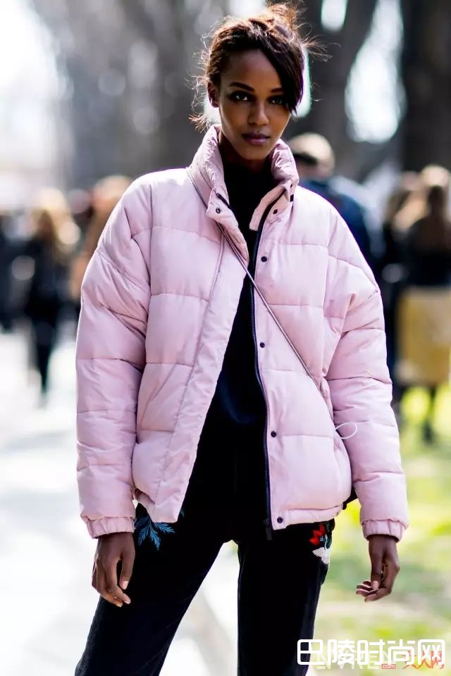 樱花粉的色彩CP_大爱粉色不装嫩，专属樱花粉的穿搭大法