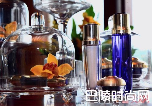 娇兰御廷兰花系列简介_搜罗10款经典美妆品：女人必买18款经典美妆品有哪些？