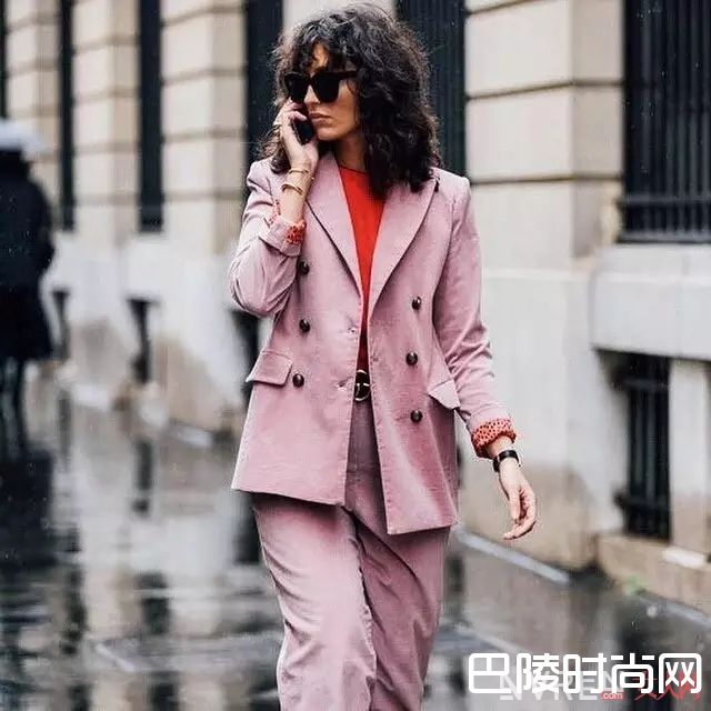 粉色外套_大爱粉色不装嫩，专属樱花粉的穿搭大法