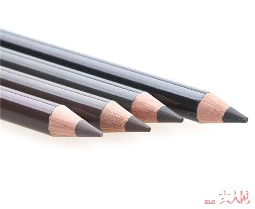 ShuUemura植村秀砍刀眉笔简介_搜罗10款经典美妆品：女人必买18款经典美妆品有哪些？
