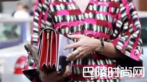 Marni Trunk包包推荐_这些更具气质的包包 大牌女星们都已经背上了!