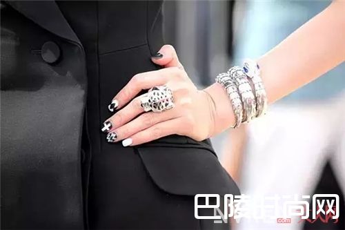 别让配饰喧宾夺主_学会这些配饰的搭配 你也可以很fashion