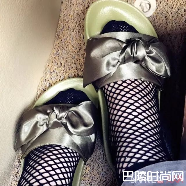 蝴蝶结鞋_那些让直男看不懂的8大最新流行潮品