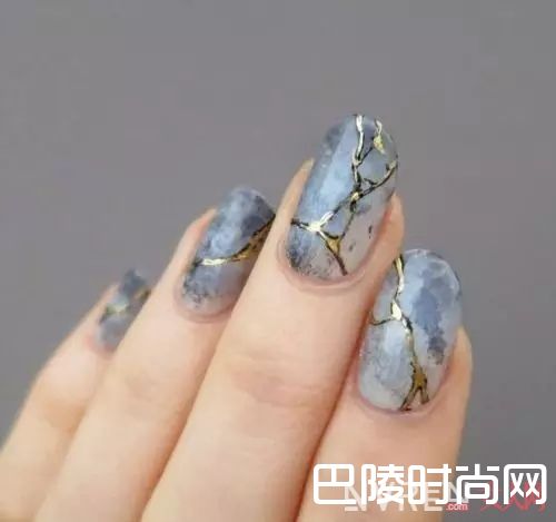 大理石元素美甲_十大春季流行美甲，快来为你的指甲换新装！