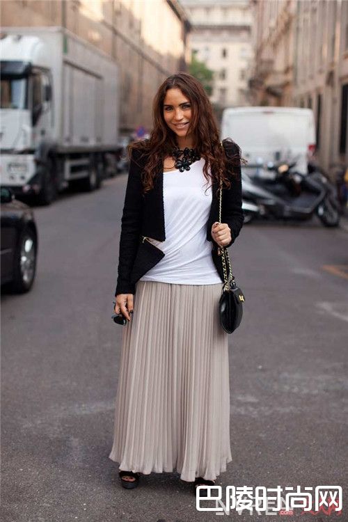 A字裙搭配时尚_优雅气质美女选什么样式的半身裙是最佳选择？