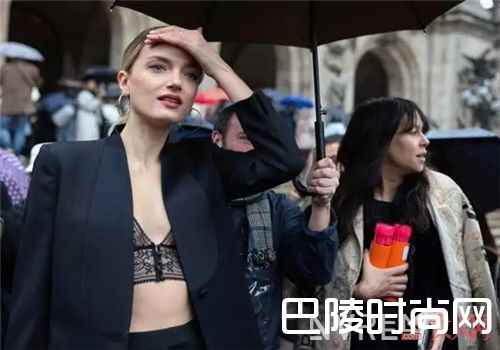 大号西装怎么穿_和《朗读者》一样好看的 还有董卿的那件外套!