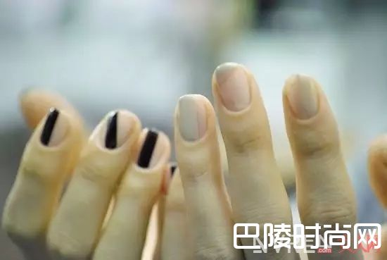 线条元素美甲_十大春季流行美甲，快来为你的指甲换新装！