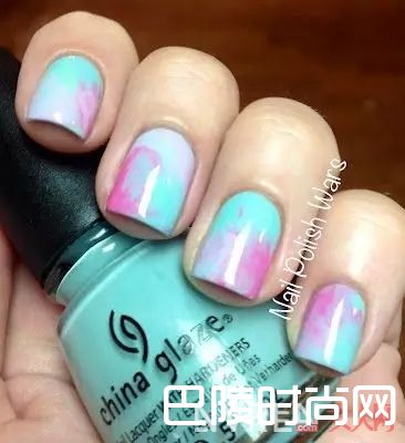 水彩元素美甲_十大春季流行美甲，快来为你的指甲换新装！