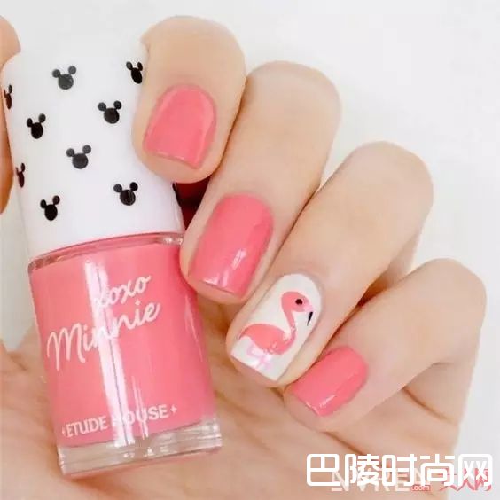 卡通美甲_十大春季流行美甲，快来为你的指甲换新装！