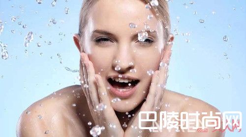 科颜氏丰润保湿水凝精华乳简介_换季护肤很重要!哪几款护肤好物可以让你肌肤水嫩如初