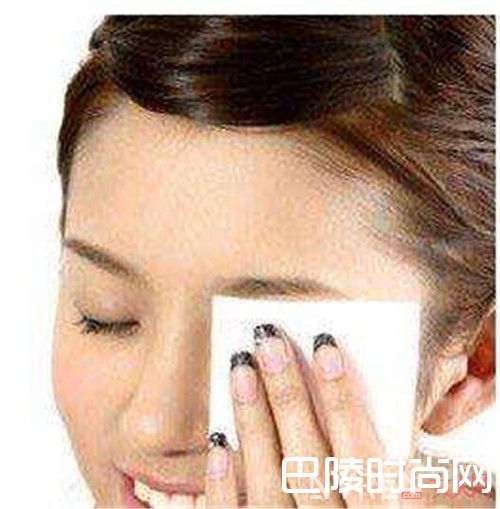 如何眼部正确卸妆_卸妆很重要但你真的懂卸妆吗 如何干净的卸妆看个就够了