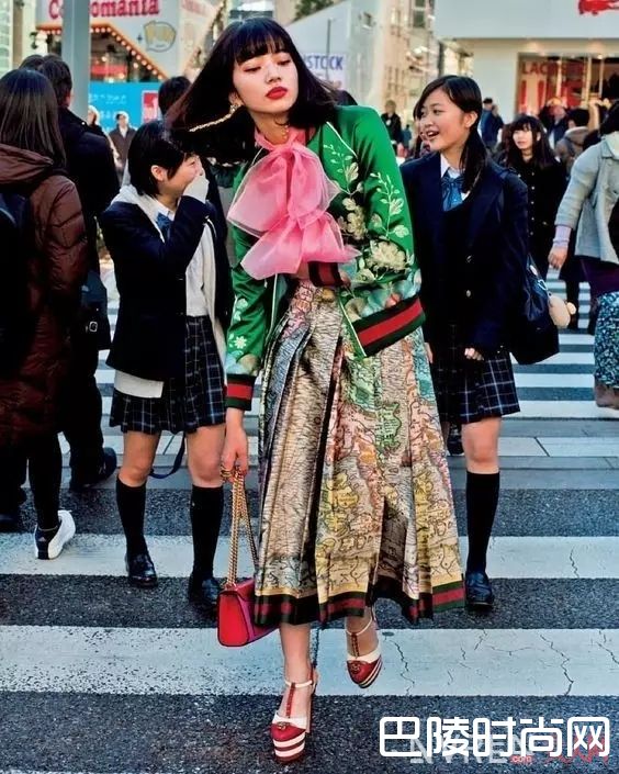 UGG By Preen_UGG变成仙女鞋了？居然还能配礼服裙穿